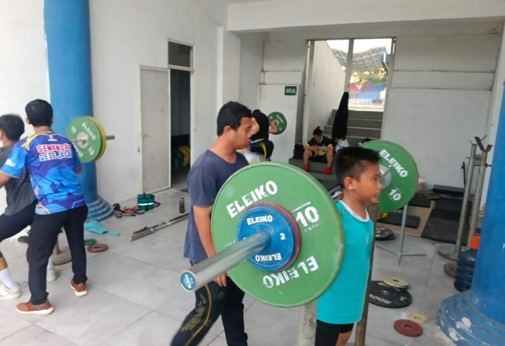 Atlet Angkat Besi Kota Tangerang Siap Ukir Prestasi Lebih Tinggi di 2025